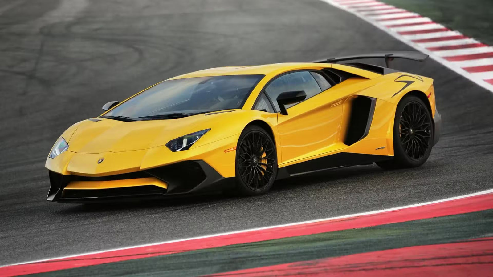 Aventador SV