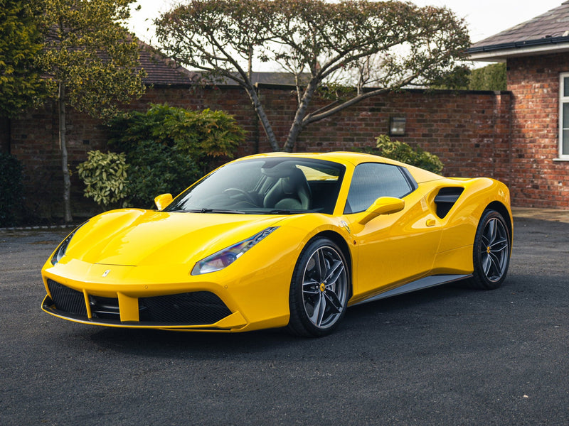 FERRARI 488