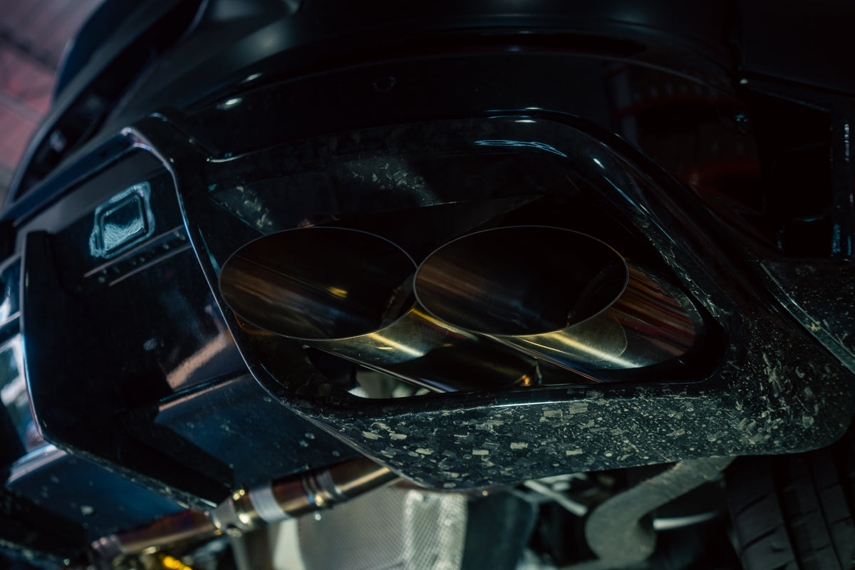 LAMBORGHINI URUS Full Titanium Valvtronic Style Exhaust System