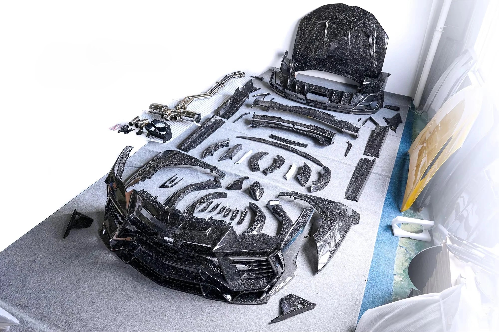 LAMBORGHINI URUS Forged Carbon fiber Wide Body Kit