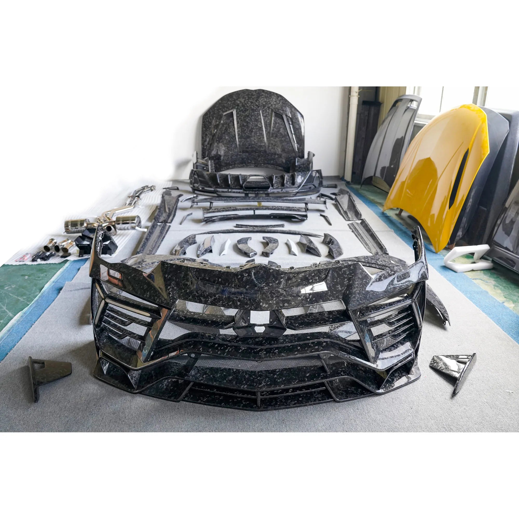 LAMBORGHINI URUS Forged Carbon fiber Wide Body Kit