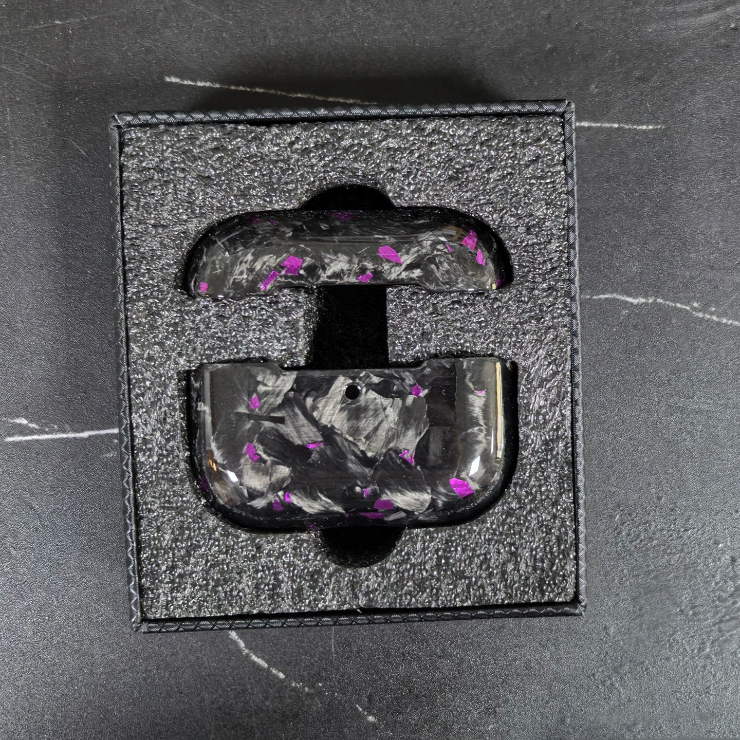 Apple AirPods Carbon Fiber Case