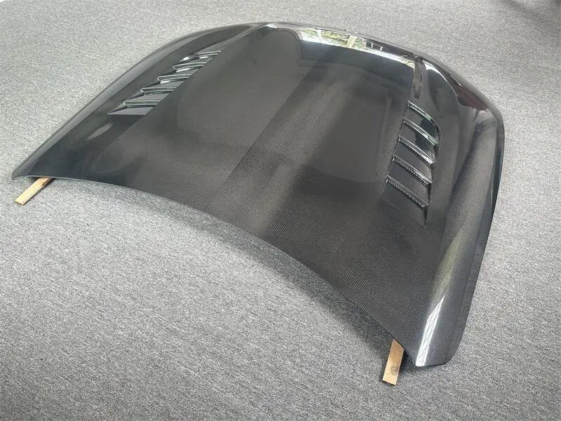 BMW F92/F93 Carbon Fiber V Style Engine Hood