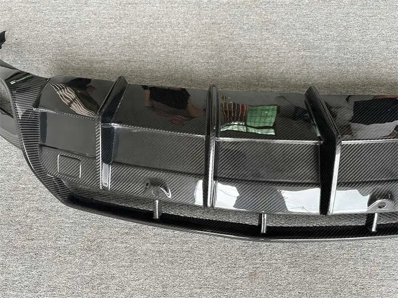 LAMBORGHINI URUS Carbon Fiber Rear Diffuser