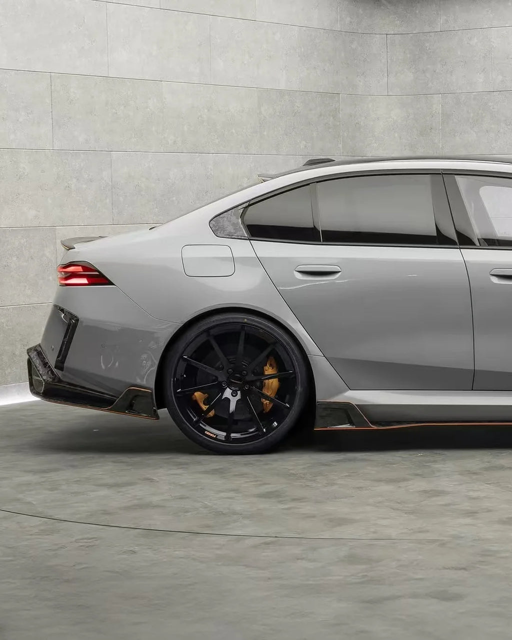 BMW G90 Carbon Fiber Mansori Style Body Kit