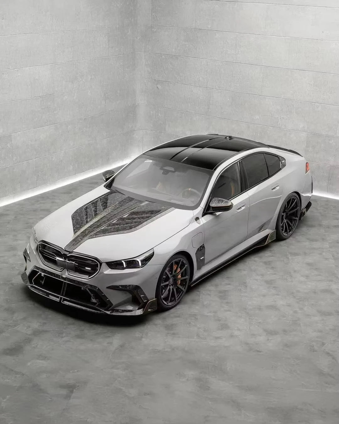 BMW G90 Carbon Fiber Mansori Style Body Kit
