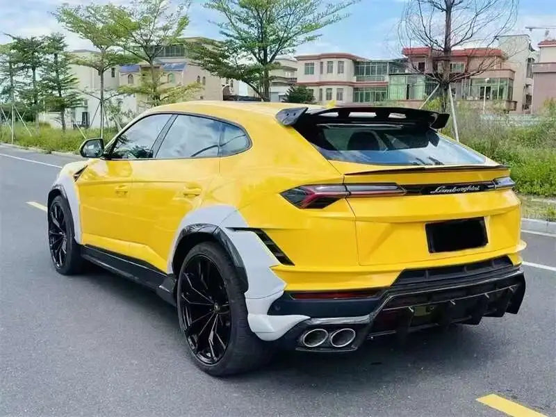 LAMBORGHINI URUS Carbon Fiber Rear Diffuser
