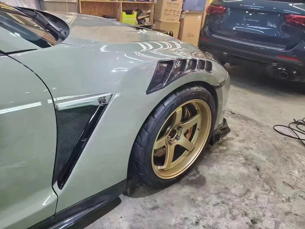NISSAN R35 Carbon Fiber Front Fender Vent Trim